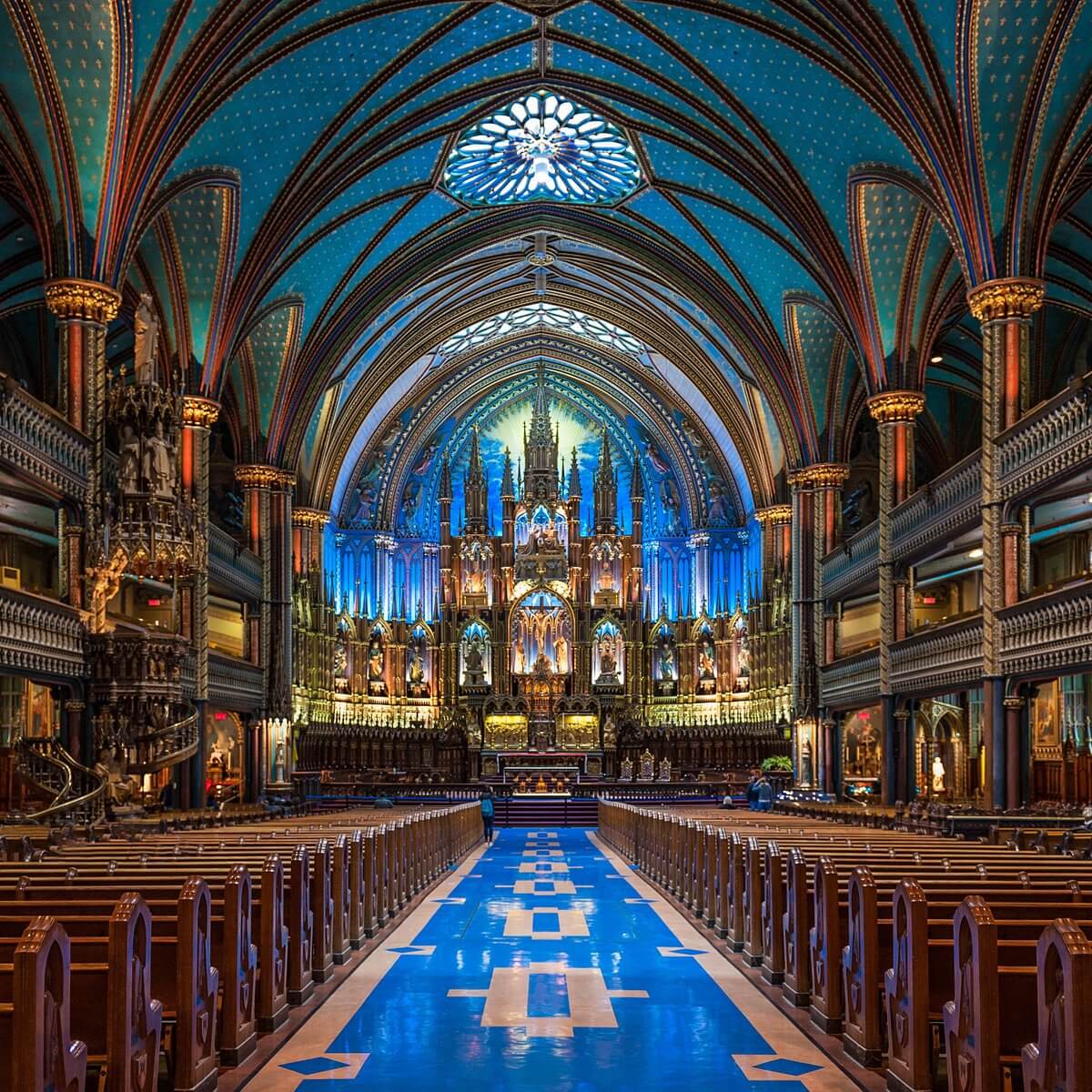 \"things-to-do-in-montreal-basilique-notre-dame\"